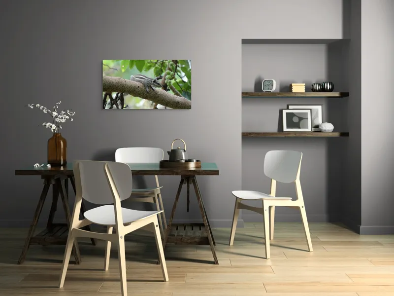 Tablou Canvas, "Veveriță odihnindu-se pe creangă verde", Veveriță, Crenguță, Frunze, Muguri, Natură, Copac, Relaxare, Verde, Linie, Viață, 90 x 50 cm – poza 3