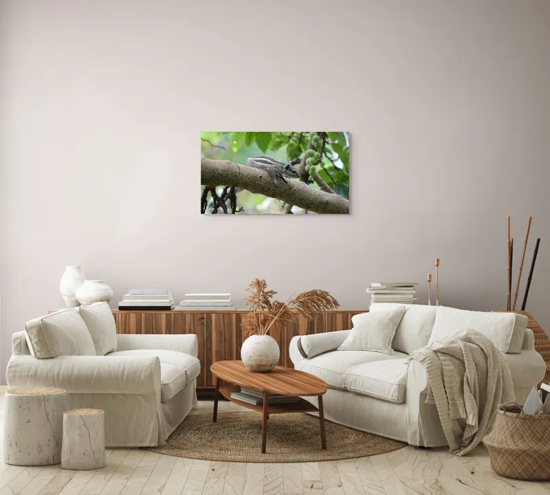 Tablou Canvas, "Veveriță odihnindu-se pe creangă verde", Veveriță, Crenguță, Frunze, Muguri, Natură, Copac, Relaxare, Verde, Linie, Viață, 90 x 50 cm – poza 4