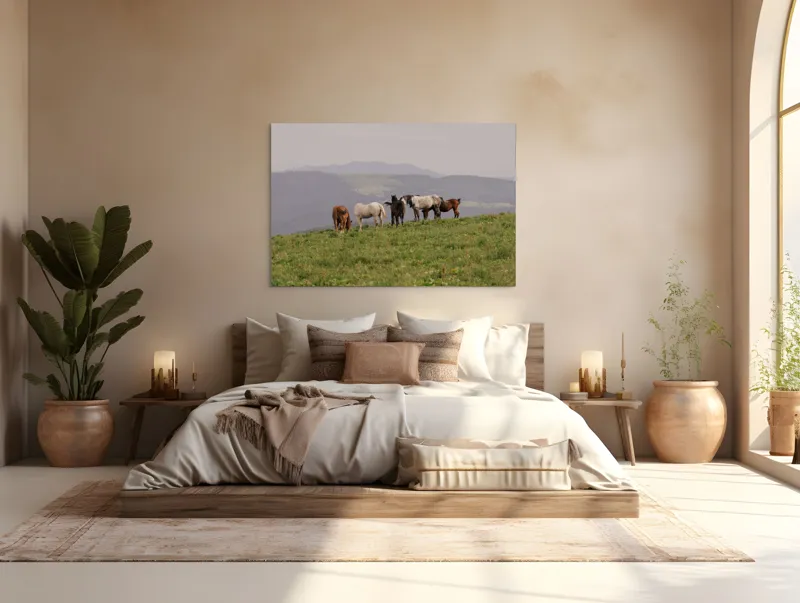 Tablou Canvas, "Cai păscând pe dealuri verzi", Munți, Cai, Pajiște, Cer, Verdeață, Natură, Libertate, Liniște, 150 x 100 cm – poza 4