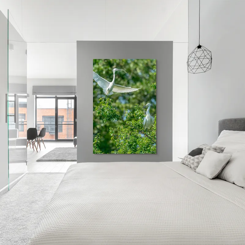 Tablou Canvas, "Grațioasele egrete printre frunze verzi", Aripi, Grație, Verdeață, Rămurici, Luminozitate, Natură, Eleganță, Conexiune, 100 x 150 cm – poza 5