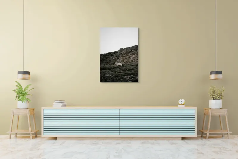 Tablou Canvas, "Capra singuratică pe stâncile abrupte", Piatra, Capră, Stâncă, Iarbă, Cer, Natură, Singurătate, Sălbăticie, 70 x 100 cm – poza 5