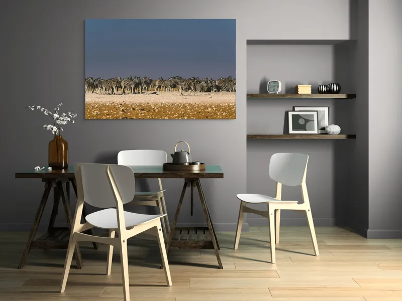 Tablou Canvas, "Zebre la adăpare în savană", Zebre, Savana, Linie, Coloană, Apus, Serenitate, Dungate, Multitudine, 150 x 100 cm – poza 5