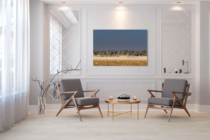 Tablou Canvas, "Zebre la adăpare în savană", Zebre, Savana, Linie, Coloană, Apus, Serenitate, Dungate, Multitudine, 150 x 100 cm – poza 7