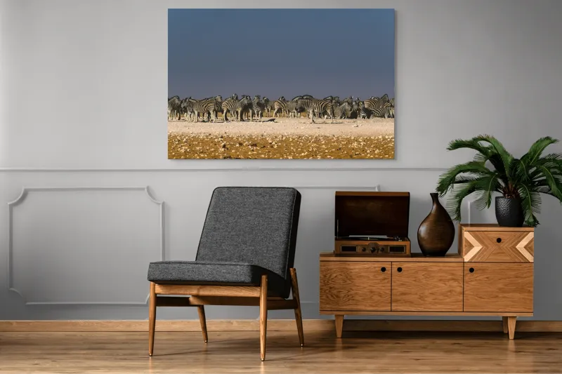 Tablou Canvas, "Zebre la adăpare în savană", Zebre, Savana, Linie, Coloană, Apus, Serenitate, Dungate, Multitudine, 150 x 100 cm – poza 8