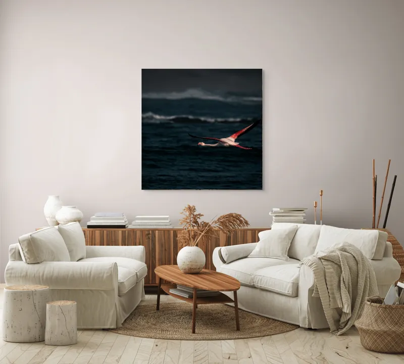 Tablou Canvas, "Flamingo zburând deasupra oceanului întunecat", Flamingo, Zbor, Ocean, Valuri, Liniște, Natură, Aripi, Apus, 100 x 100 cm – poza 3