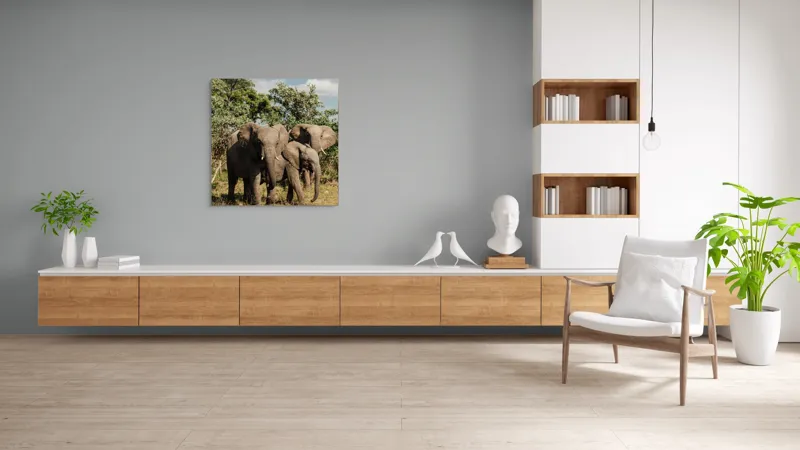 Tablou Canvas, "Familie de elefanți în savană africană", Elefanți, Arbori, Savana, Cer, Nori, Trei, Familie, Natură, Urechi, Colți, 100 x 100 cm – poza 8