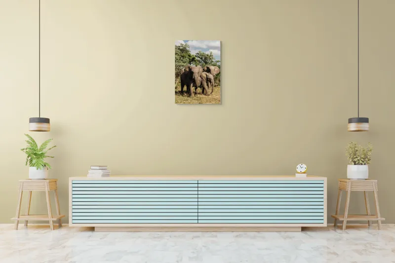 Tablou Canvas, "Familie de elefanți în savană africană", Elefanți, Arbori, Savana, Cer, Nori, Trei, Familie, Natură, Urechi, Colți, 50 x 70 cm – poza 6