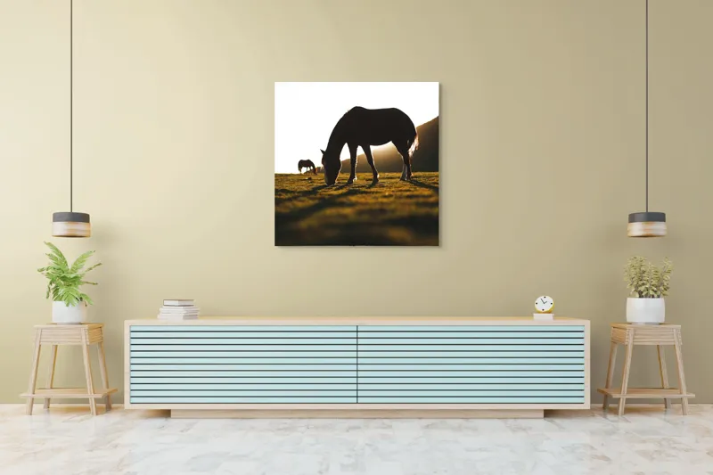 Tablou Canvas, "Cai păscând la apus liniștit", Cal, Siluetă, Pășune, Apus, Tranquilitate, 100 x 100 cm – poza 5