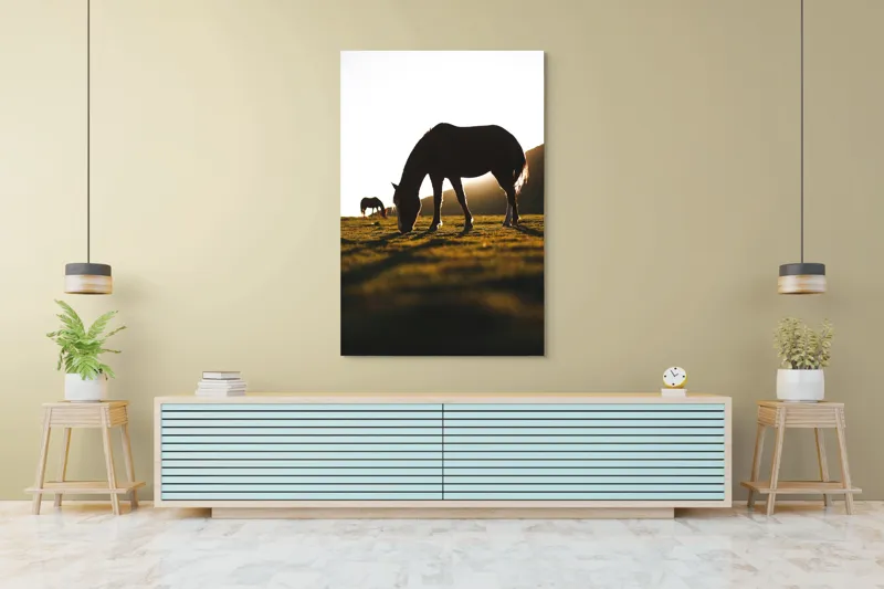 Tablou Canvas, "Cai păscând la apus liniștit", Cal, Siluetă, Pășune, Apus, Tranquilitate, 100 x 150 cm – poza 4