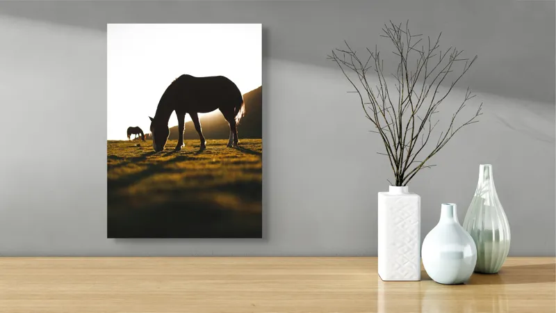 Tablou Canvas, "Cai păscând la apus liniștit", Cal, Siluetă, Pășune, Apus, Tranquilitate, 39 x 54 cm – poza 4