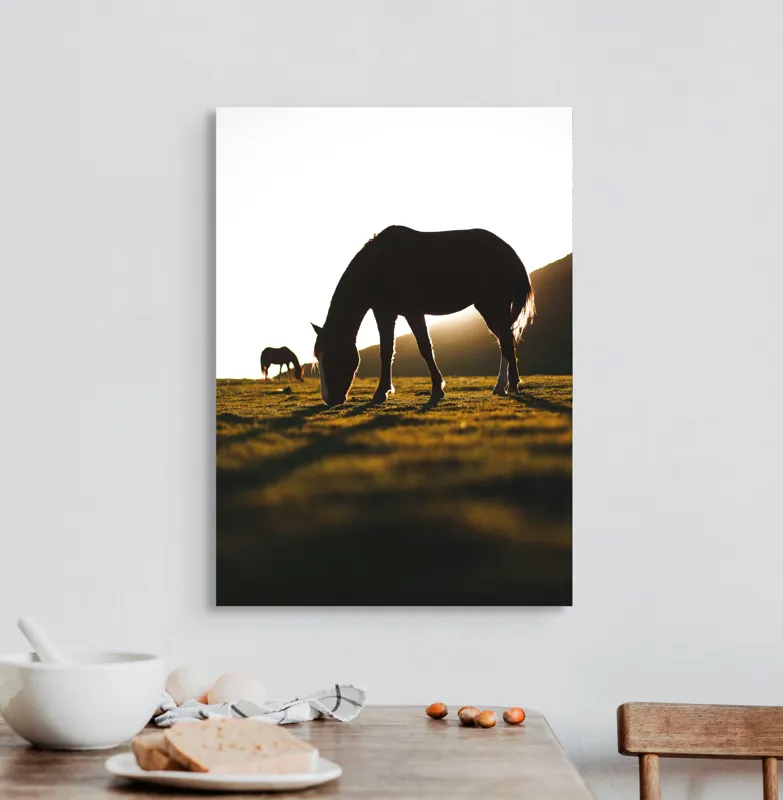Tablou Canvas, "Cai păscând la apus liniștit", Cal, Siluetă, Pășune, Apus, Tranquilitate, 50 x 70 cm – poza 3