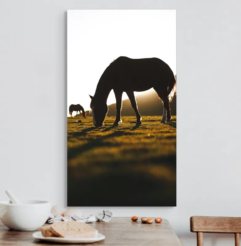 Tablou Canvas, "Cai păscând la apus liniștit", Cal, Siluetă, Pășune, Apus, Tranquilitate, 50 x 90 cm – poza 3