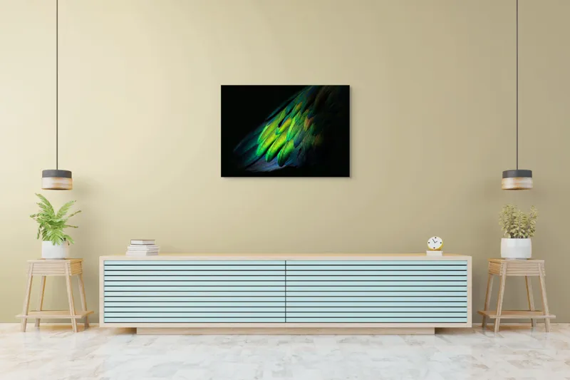Tablou Canvas, "Aripi irizate în lumină obscură", Culori, Pene, Lumină, Verde, Textură, Frumusețe, Natură, Mister, Strălucire, Gradient, 100 x 70 cm – poza 4