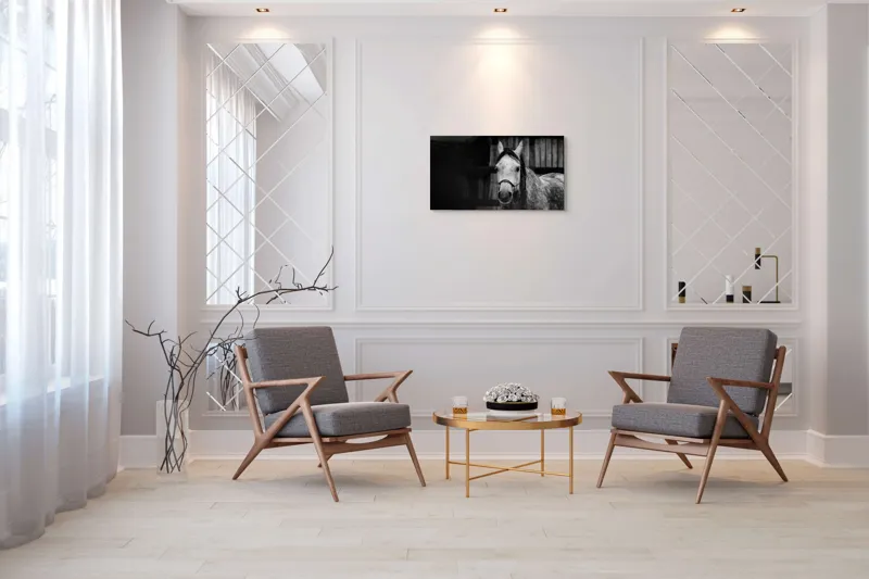 Tablou Canvas, "Calul în așteptarea dimineții solemne", Cal, Legat, Stabie, Privire, Blândă, Monocrom, Misterios., 90 x 50 cm – poza 7