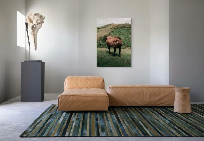 Tablou Canvas, "Bivol singuratic pe deal verde", Iată câteva cuvinte care descriu tabloul: Bivol, Coline, Verdeață, Cer, Natură, Peisaj, Liniște., 70 x 100 cm – poza 7