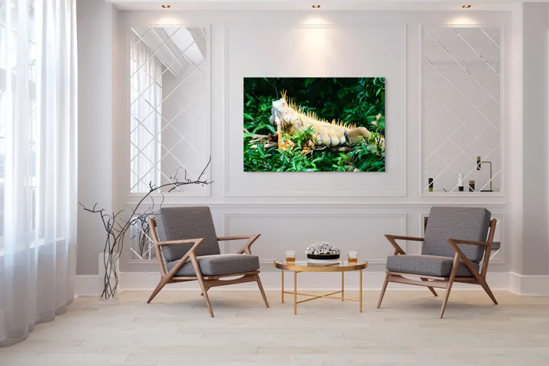 Tablou Canvas, "Iguana odihnindu-se printre frunze verzi", Iguana, Verde, Frunze, Ramură, Spini, Soare, Natură, Peisaj., 150 x 100 cm – poza 7