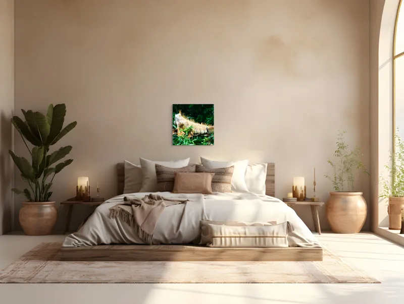 Tablou Canvas, "Iguana odihnindu-se printre frunze verzi", Iguana, Verde, Frunze, Ramură, Spini, Soare, Natură, Peisaj., 50 x 50 cm – poza 5