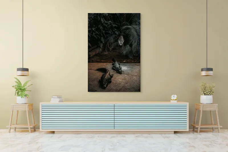 Tablou Canvas, "Crocodili sub lumina nocturnă artificială", 100 x 150 cm – poza 4