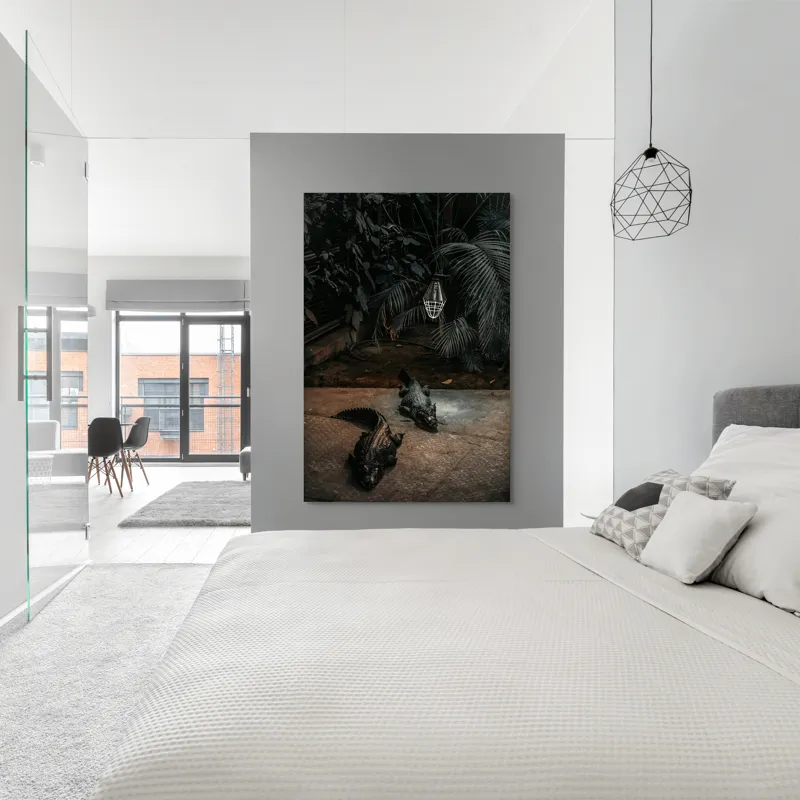 Tablou Canvas, "Crocodili sub lumina nocturnă artificială", 100 x 150 cm – poza 5
