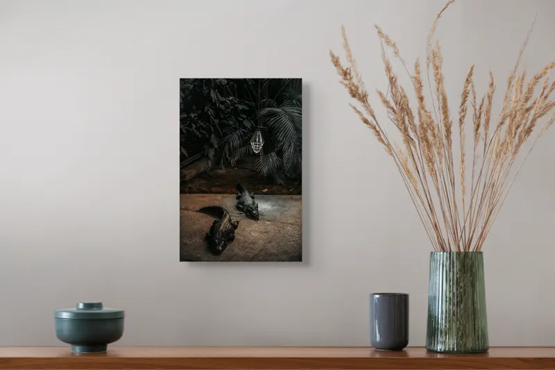 Tablou Canvas, "Crocodili sub lumina nocturnă artificială", 26 x 39 cm – poza 5