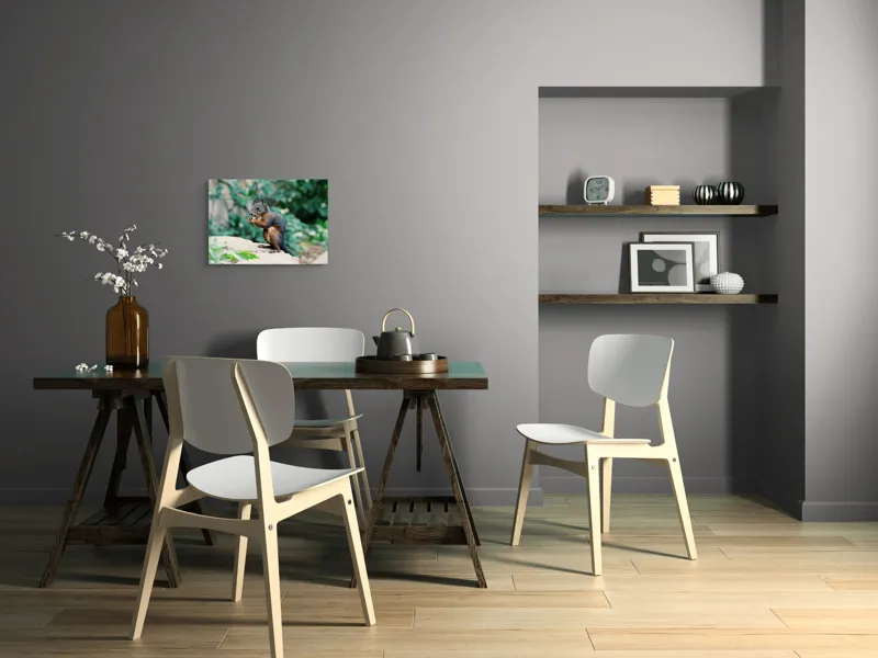 Tablou Canvas, "Veverița savurând un deliciu în pădure", Veveriță, Blană, Iarbă, Copac, Rozătoare, Ghemuită, Verde, Natură, 54 x 39 cm – poza 6