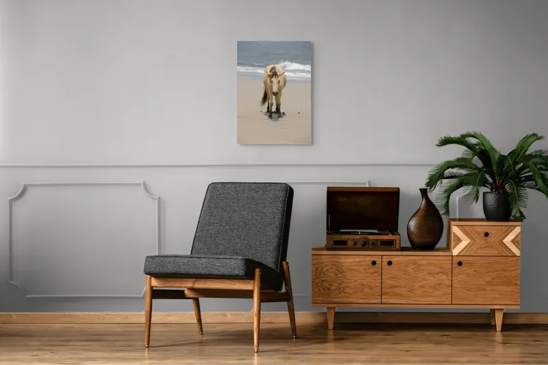 Tablou Canvas, "Calul singuratic pe plaja pustie", Cal, Plajă, Valuri, Nisip, Cer, Ocean, Maretie, Natură, Libertate, Serenitate, 50 x 70 cm – poza 8