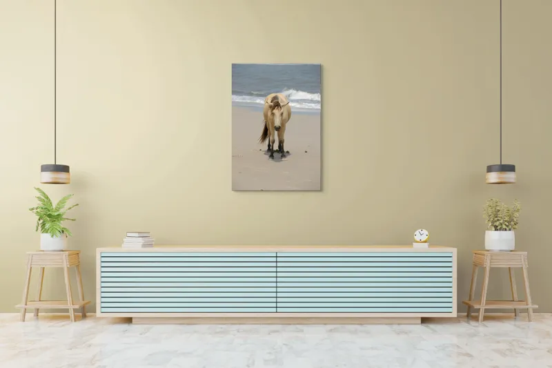 Tablou Canvas, "Calul singuratic pe plaja pustie", Cal, Plajă, Valuri, Nisip, Cer, Ocean, Maretie, Natură, Libertate, Serenitate, 70 x 100 cm – poza 5