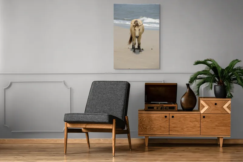 Tablou Canvas, "Calul singuratic pe plaja pustie", Cal, Plajă, Valuri, Nisip, Cer, Ocean, Maretie, Natură, Libertate, Serenitate, 70 x 100 cm – poza 6