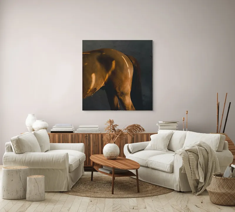Tablou Canvas, "Reflexii de lumină pe blana calului", Umbre, Lumini, Cal, Blândețe, Zid, Liniște, Textură, 100 x 100 cm – poza 3