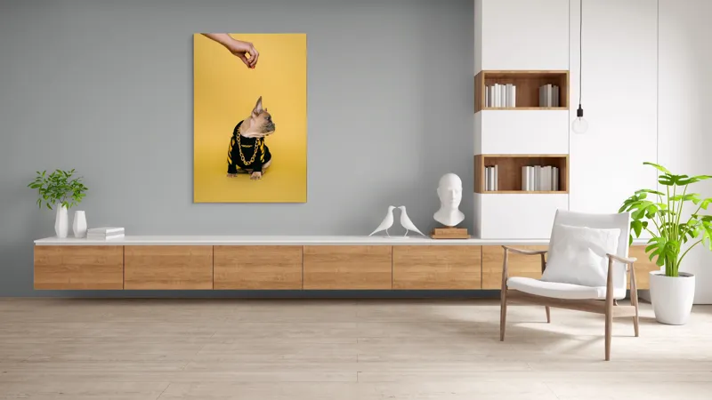Tablou Canvas, "Cățel cu stil în ținută urbană", Cățeluș, Dres, Galben, Lant, Mână, Fundal, Privire, Haine., 100 x 150 cm – poza 8