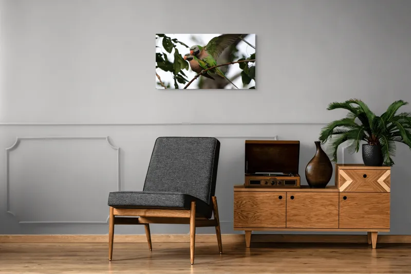 Tablou Canvas, "Dansul păsărilor în natură", Păsări, Colorate, Crenguță, Frunziș, Aripi, Natură, Verde, Interacțiune, Tonuri, Tropicale., 90 x 50 cm – poza 6