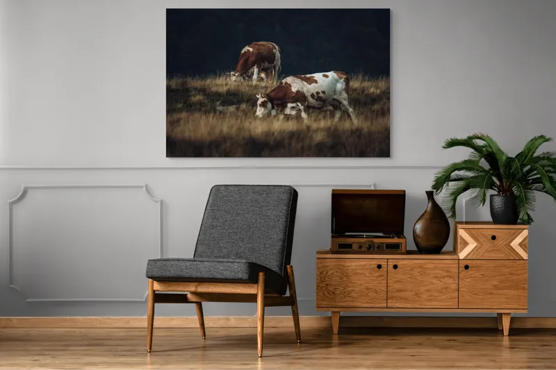 Tablou Canvas, "Vaci păscând în lumina apusului", Vaci, Pajiște, Munți, Apus, Iarbă, Calm, Natură, Răgaz, 150 x 100 cm – poza 8