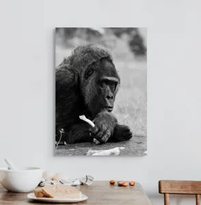 Tablou Canvas, "Gorila meditativă cu o floare", 50 x 70 cm – poza 3