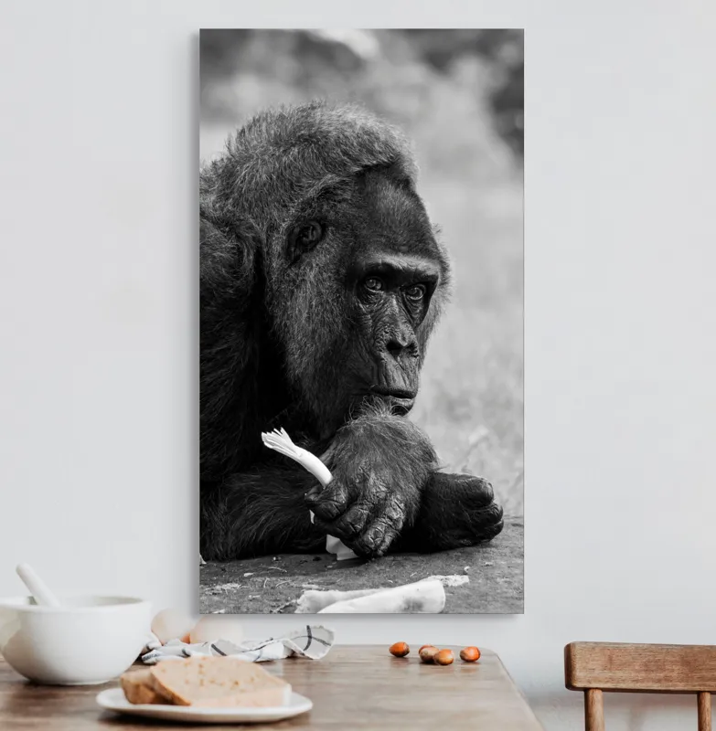 Tablou Canvas, "Gorila meditativă cu o floare", 50 x 90 cm – poza 3