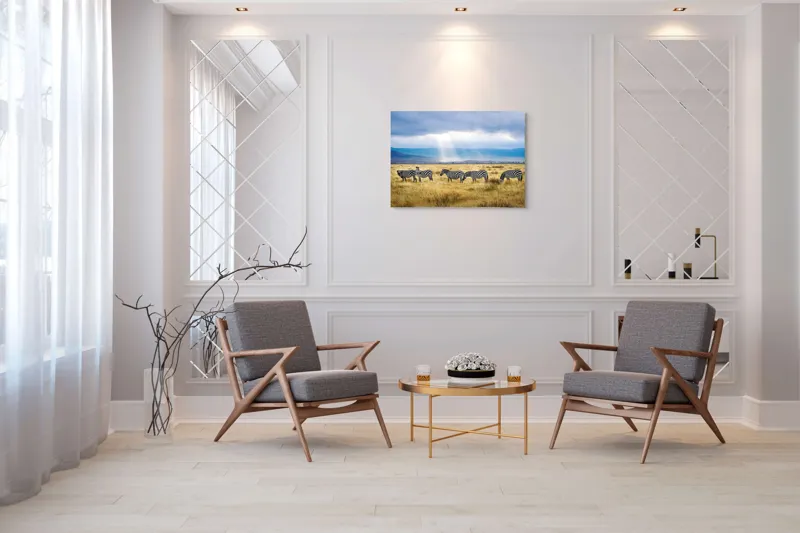 Tablou Canvas, "Zebre sub razele soarelui africane", Zebre, Câmpie, Nori, Lumină, Peisaj, Natură, Serenitate, Dungi, Cer, Sălbăticie, 100 x 70 cm – poza 5