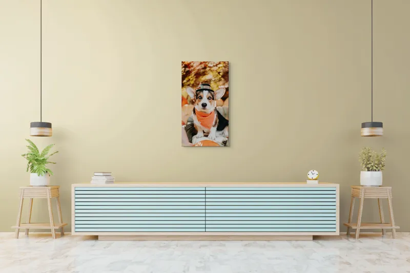 Tablou Canvas, "Câinele elegant în ținuta de toamnă", Câine, Corgi, Pălărie, Eșarfă, Portocaliu, Lumini, Dovleci, Frunze, Toamnă, Sclipire, Privire, Natură, 50 x 90 cm – poza 6