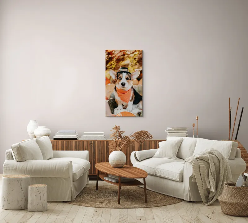 Tablou Canvas, "Câinele elegant în ținuta de toamnă", Câine, Corgi, Pălărie, Eșarfă, Portocaliu, Lumini, Dovleci, Frunze, Toamnă, Sclipire, Privire, Natură, 50 x 90 cm – poza 7