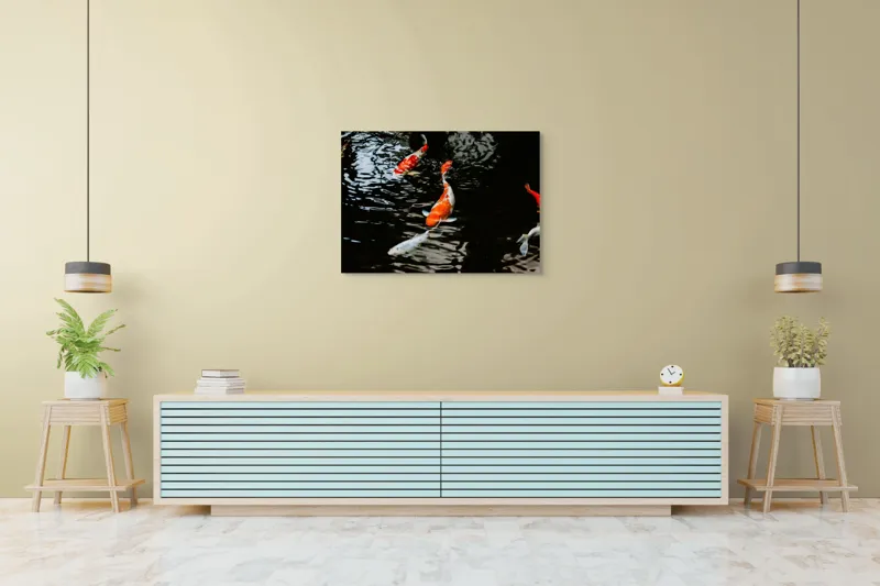 Tablou Canvas, "Koi fermecători înotând în iaz", Pești, Apă, Koi, Reflectie, Armonie, Natură, Mișcare, Culori, Serenitate, Grandoare, 100 x 70 cm – poza 4