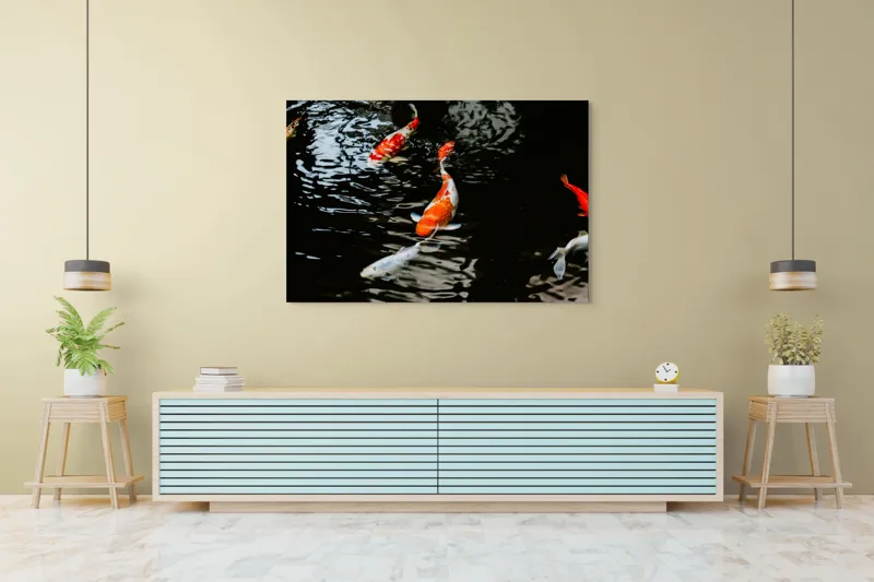 Tablou Canvas, "Koi fermecători înotând în iaz", Pești, Apă, Koi, Reflectie, Armonie, Natură, Mișcare, Culori, Serenitate, Grandoare, 150 x 100 cm – poza 6