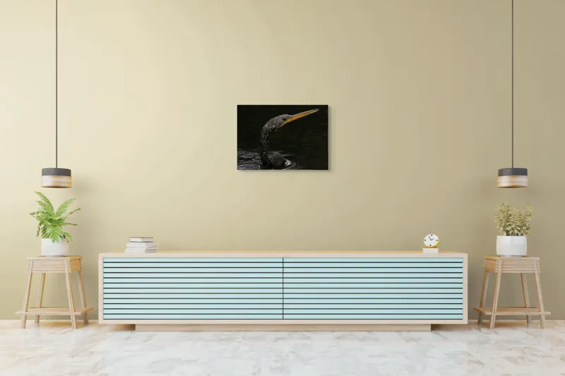 Tablou Canvas, "Vigilentul paznic al apelor întunecate", Pasăre, Apă, Cioc, Pene, Ochi, Negru, Natură, Reflecție, Elegantă, Silențioasă, 70 x 50 cm – poza 7