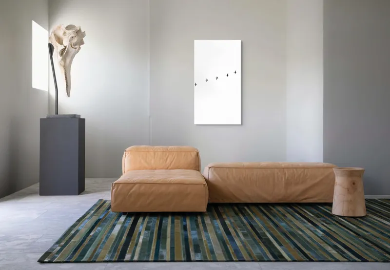 Tablou Canvas, "Dansul păsărilor pe cer alb", Păsări, Cer, Zbor, Linie, Minimalist, 50 x 90 cm – poza 5