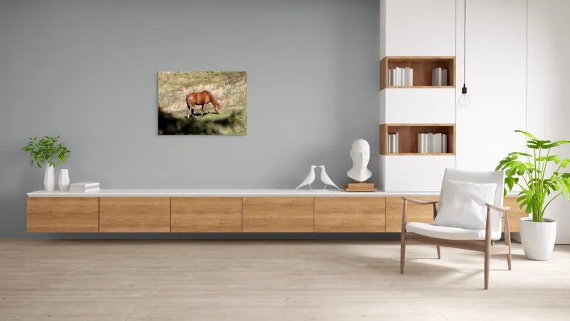 Tablou Canvas, "Cal păscând în lumina soarelui", Cal, Pășune, Verdeață, Natură, Liniște, Alimentație, Ham, Blană, Peisaj., 100 x 70 cm – poza 6