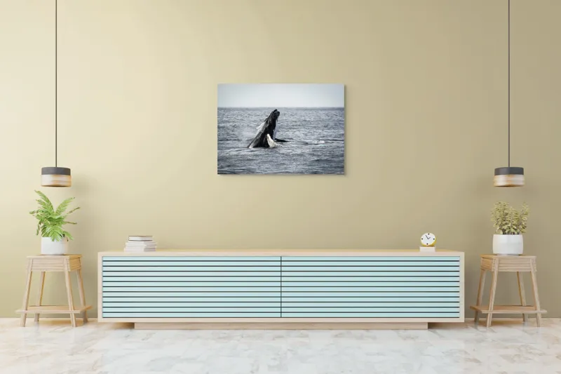 Tablou Canvas, "Balena jucăușă în oceanul vast", Balena, Ocean, Valuri, Natură, Salt, Apă, Grandoare, Libertate, 100 x 70 cm – poza 4
