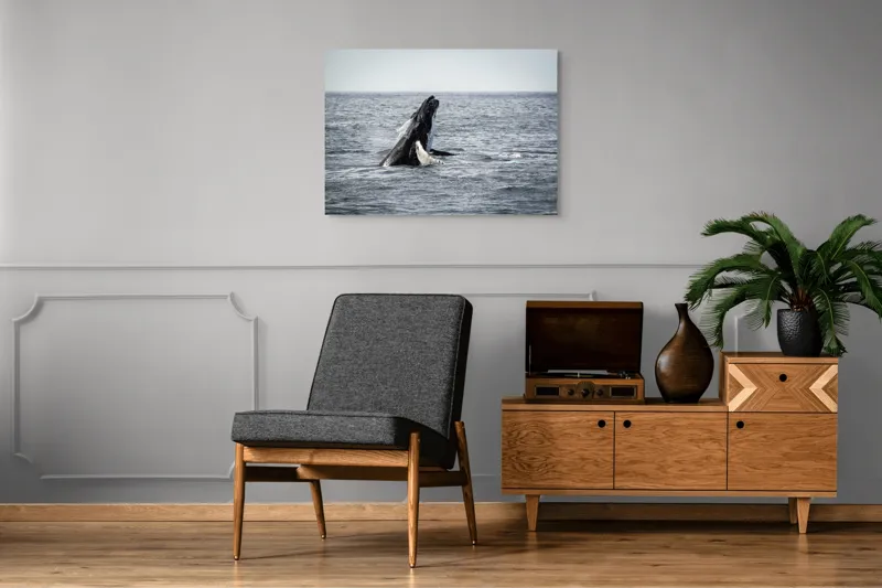Tablou Canvas, "Balena jucăușă în oceanul vast", Balena, Ocean, Valuri, Natură, Salt, Apă, Grandoare, Libertate, 100 x 70 cm – poza 8