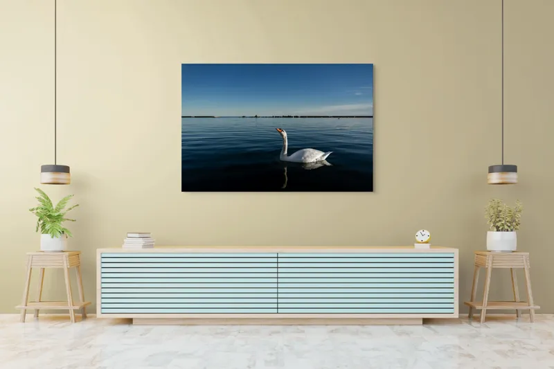 Tablou Canvas, "Lebăda solitară în zori de zi", Lebădă, Apă, Cer, Reflecție, Liniște, Orizont, Seninătate, Natură, 150 x 100 cm – poza 6