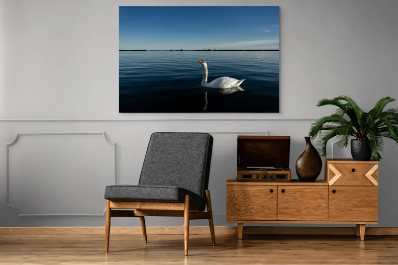 Tablou Canvas, "Lebăda solitară în zori de zi", Lebădă, Apă, Cer, Reflecție, Liniște, Orizont, Seninătate, Natură, 150 x 100 cm – poza 8