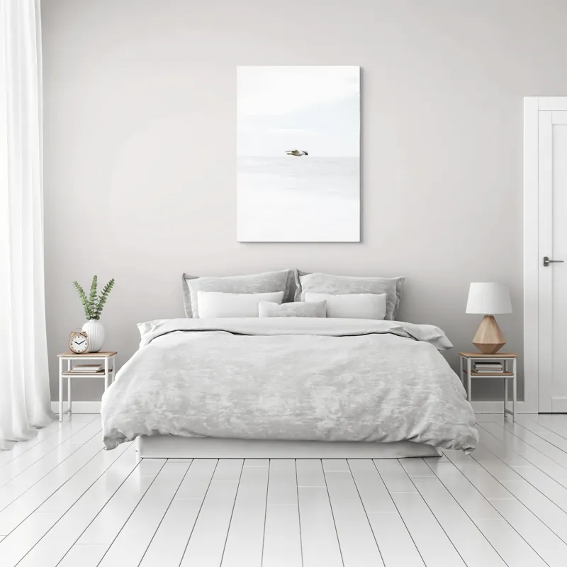 Tablou Canvas, "Pescăruș solitar deasupra mării calme", Pescăruș, Cer, Mare, Liniște, Libertate, Alb, Simplitate, Zbor, Vânt, Natură, 70 x 100 cm – poza 3
