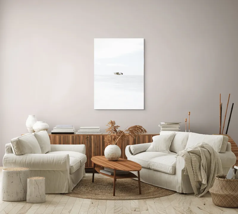 Tablou Canvas, "Pescăruș solitar deasupra mării calme", Pescăruș, Cer, Mare, Liniște, Libertate, Alb, Simplitate, Zbor, Vânt, Natură, 70 x 100 cm – poza 4