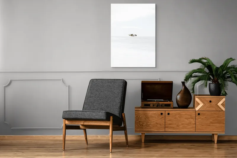 Tablou Canvas, "Pescăruș solitar deasupra mării calme", Pescăruș, Cer, Mare, Liniște, Libertate, Alb, Simplitate, Zbor, Vânt, Natură, 70 x 100 cm – poza 6
