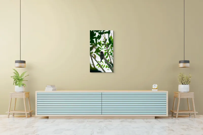 Tablou Canvas, "Păsăre cântătoare printre frunze verzi", Pasăre, Creangă, Frunze, Verde, Natură, Contrast, Pene, Observare, Lumină, Copac, Liniște, Camuflaj., 50 x 90 cm – poza 6